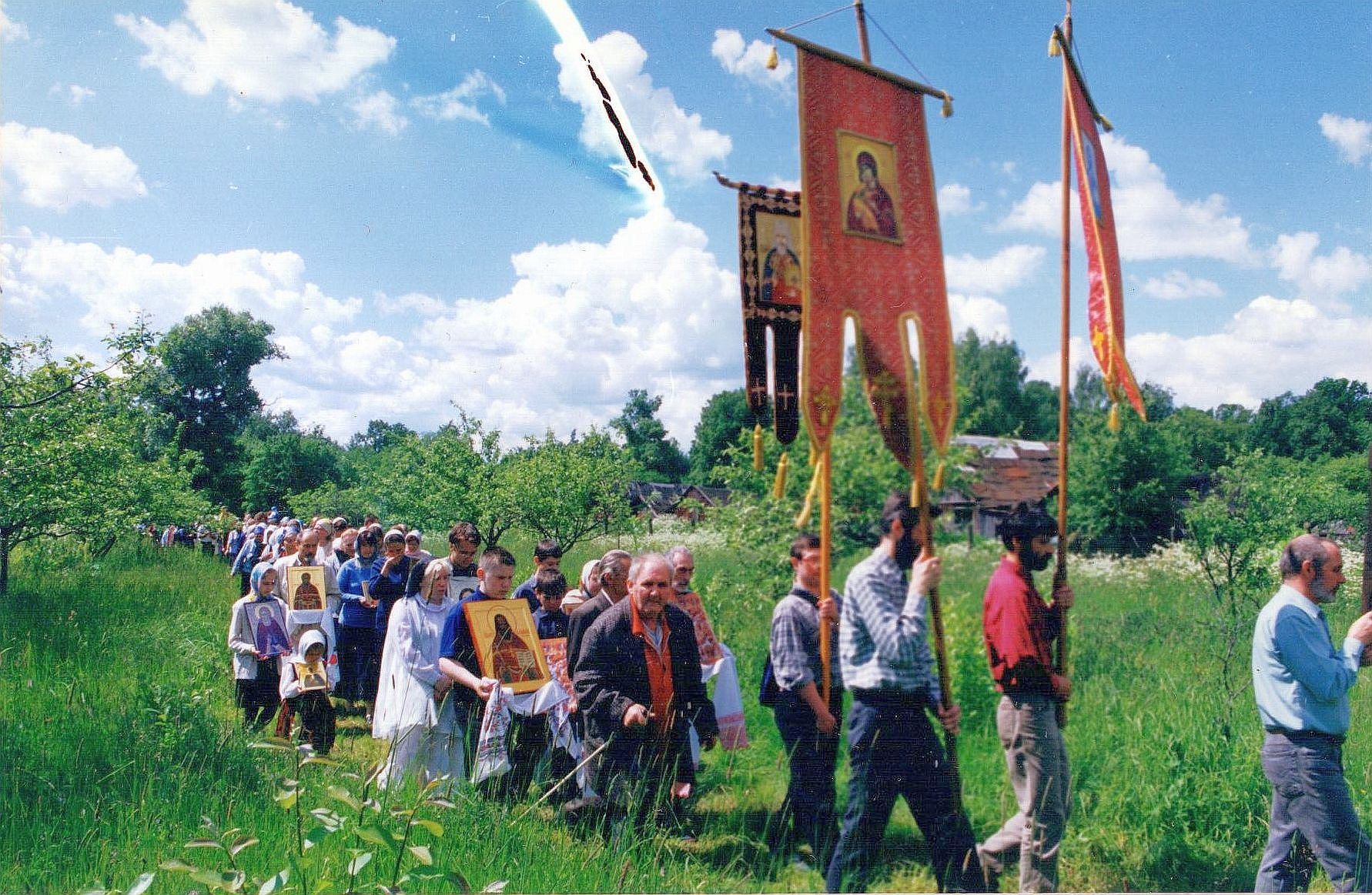 Ал-р Пантел. на Большом Крестном ходе в Праздник Всех святых, в земле Российской просиявших, 2001 год