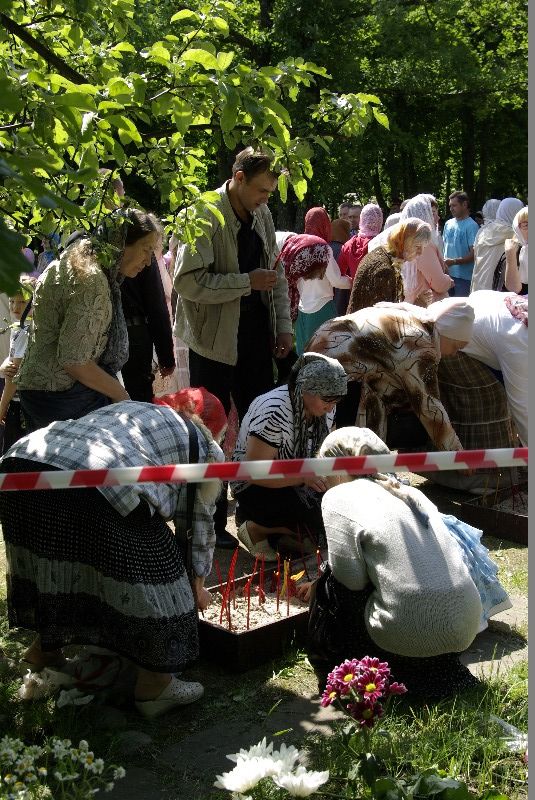 У бутовских погребальных рвов minin patr 06 2013 03
